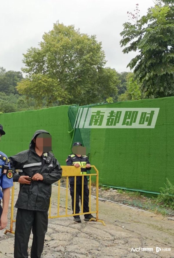 配资最安全的三个平台 杭州女子氢氟酸中毒身亡事发地附近已围蔽！街道称警方正取证