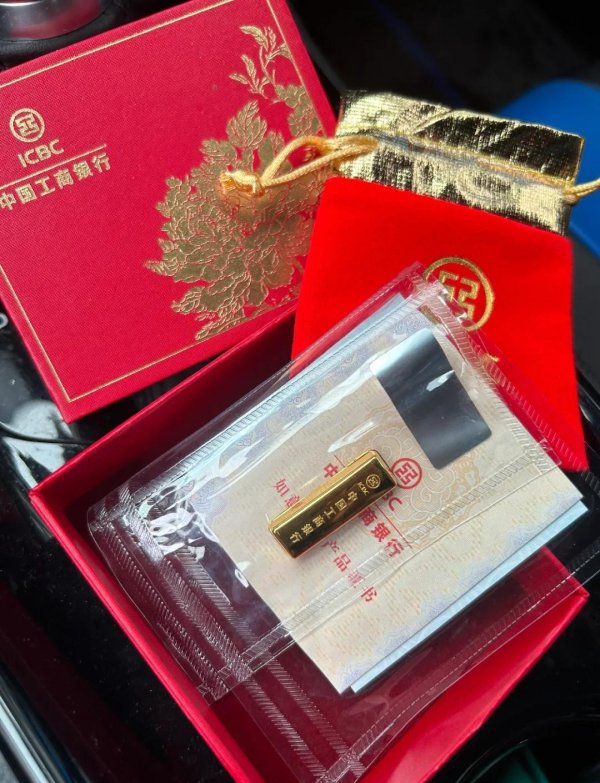 配资炒股开户技巧 黄金税收新规出台后，工行、建行暂停受理提取实体金条，招行金条价格已含税